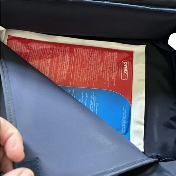 Pyrex Portables Insulated Carry Bag With 2.2 Qt. Glass Casserole Dish & Lid - Picture 10 of 10